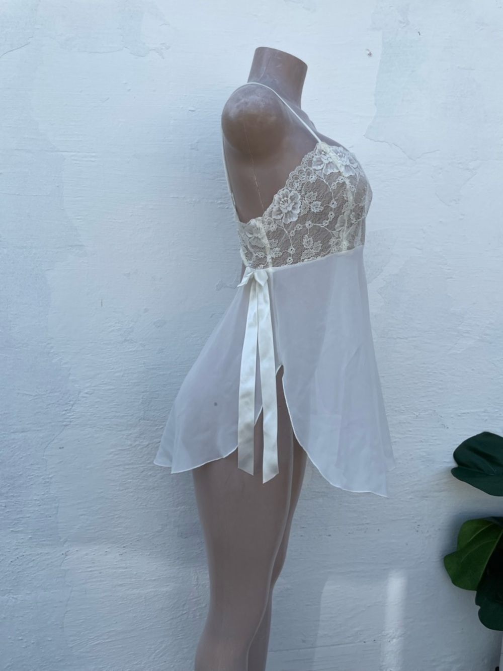 Victoria's Secret Ivory Lace & Chiffon Babydoll Chemise - Picture 2 of 9
